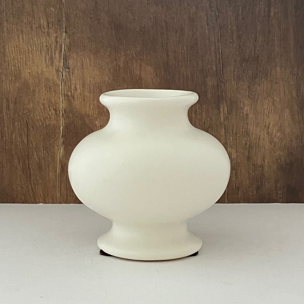 Elegant Satin White Vase Royal Haeger Urn/vase Stamped Restoration Hardware